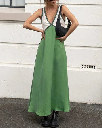 Queenie - Casualowa sukienka maxi z satyny w kontrastowym kolorze