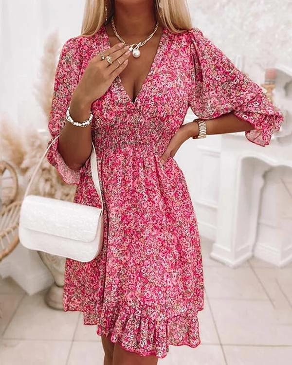 Sukienka w stylu boho w kwiaty z krótkim rękawem