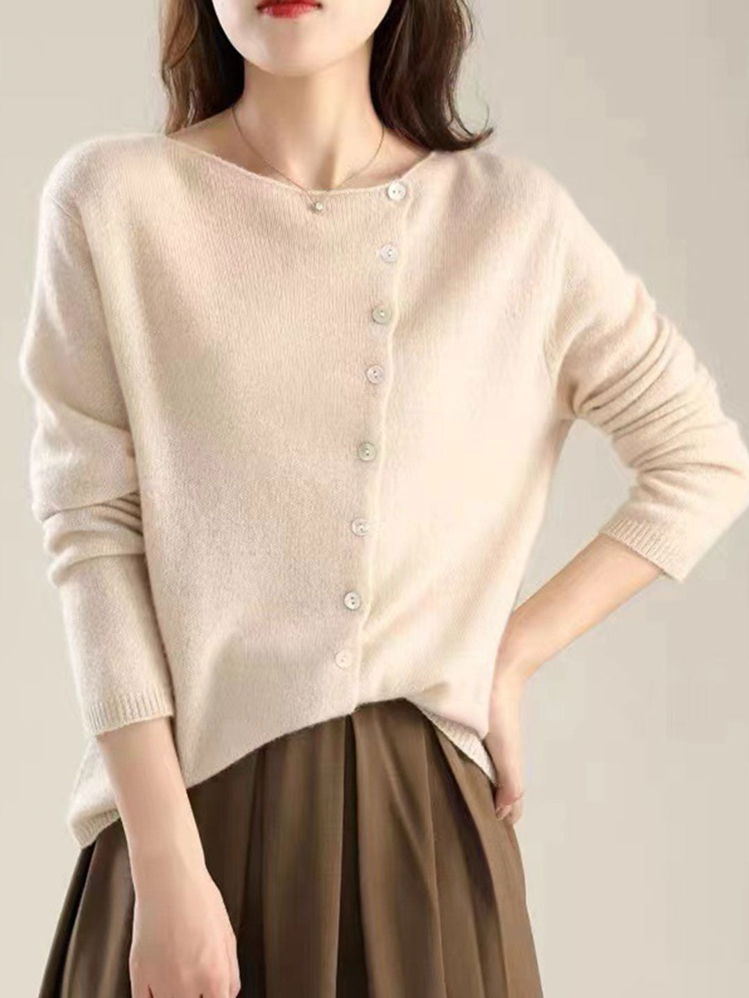 Winona Cardigan | Miękki dzianinowy kardigan z zapięciem na guziki i okrągłym dekoltem