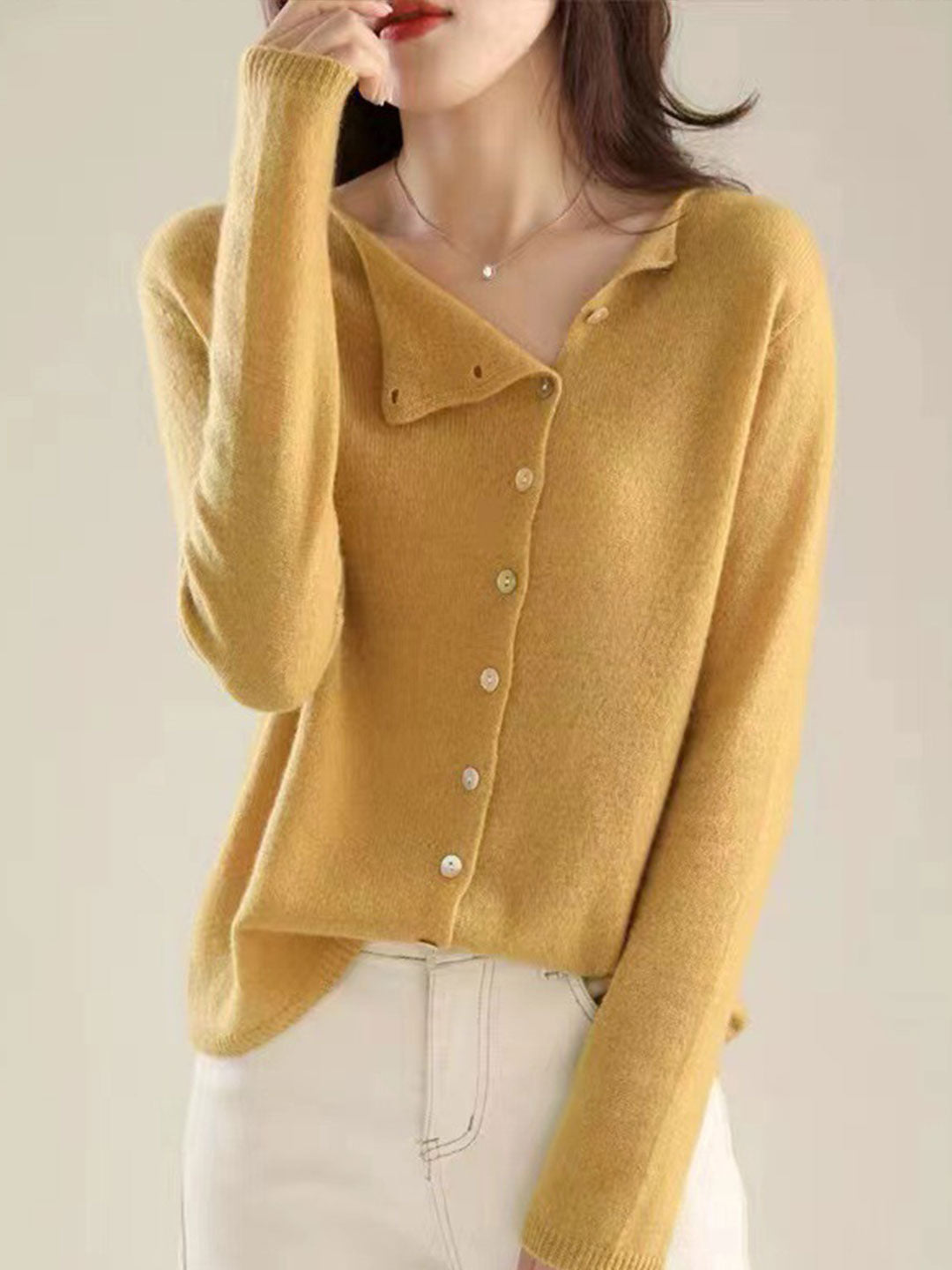 Winona Cardigan | Miękki dzianinowy kardigan z zapięciem na guziki i okrągłym dekoltem