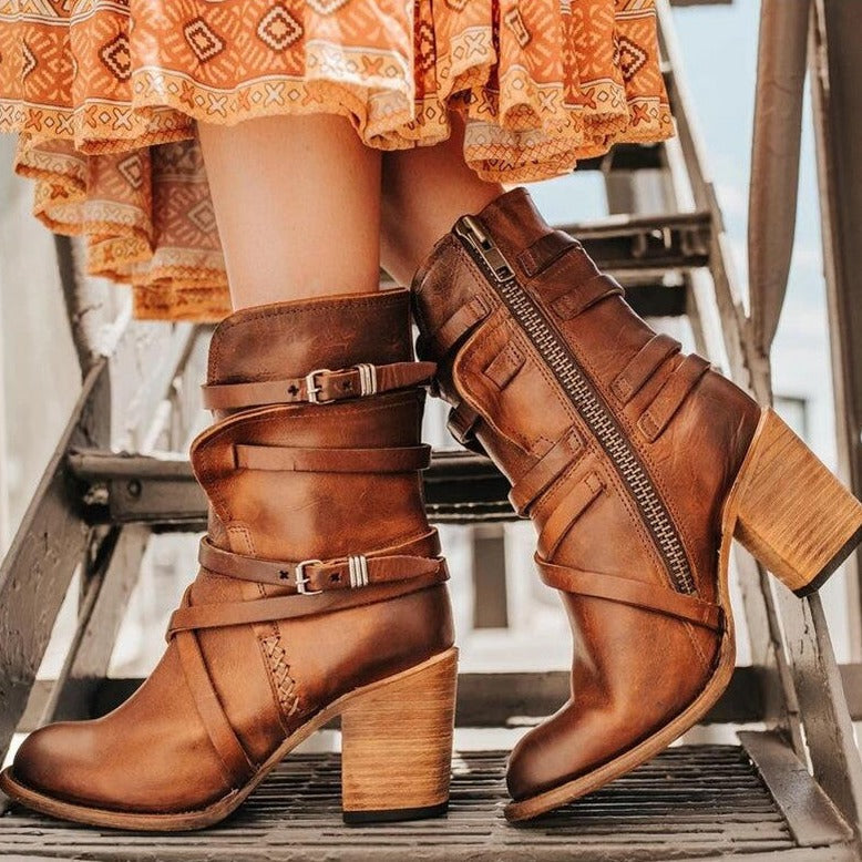 Krótkie buty z obcasem i paskami | Buty Perry