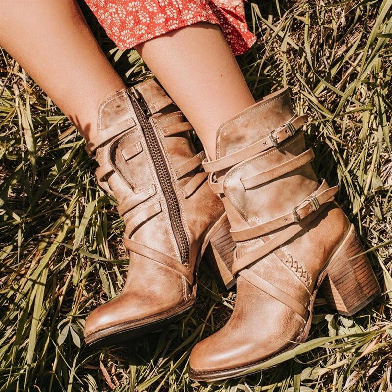 Krótkie buty z obcasem i paskami | Buty Perry