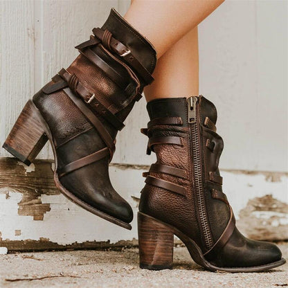 Krótkie buty z obcasem i paskami | Buty Perry