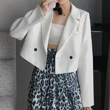 Yllana - Nowoczesny i stylowy blezer o przyciętym kroju