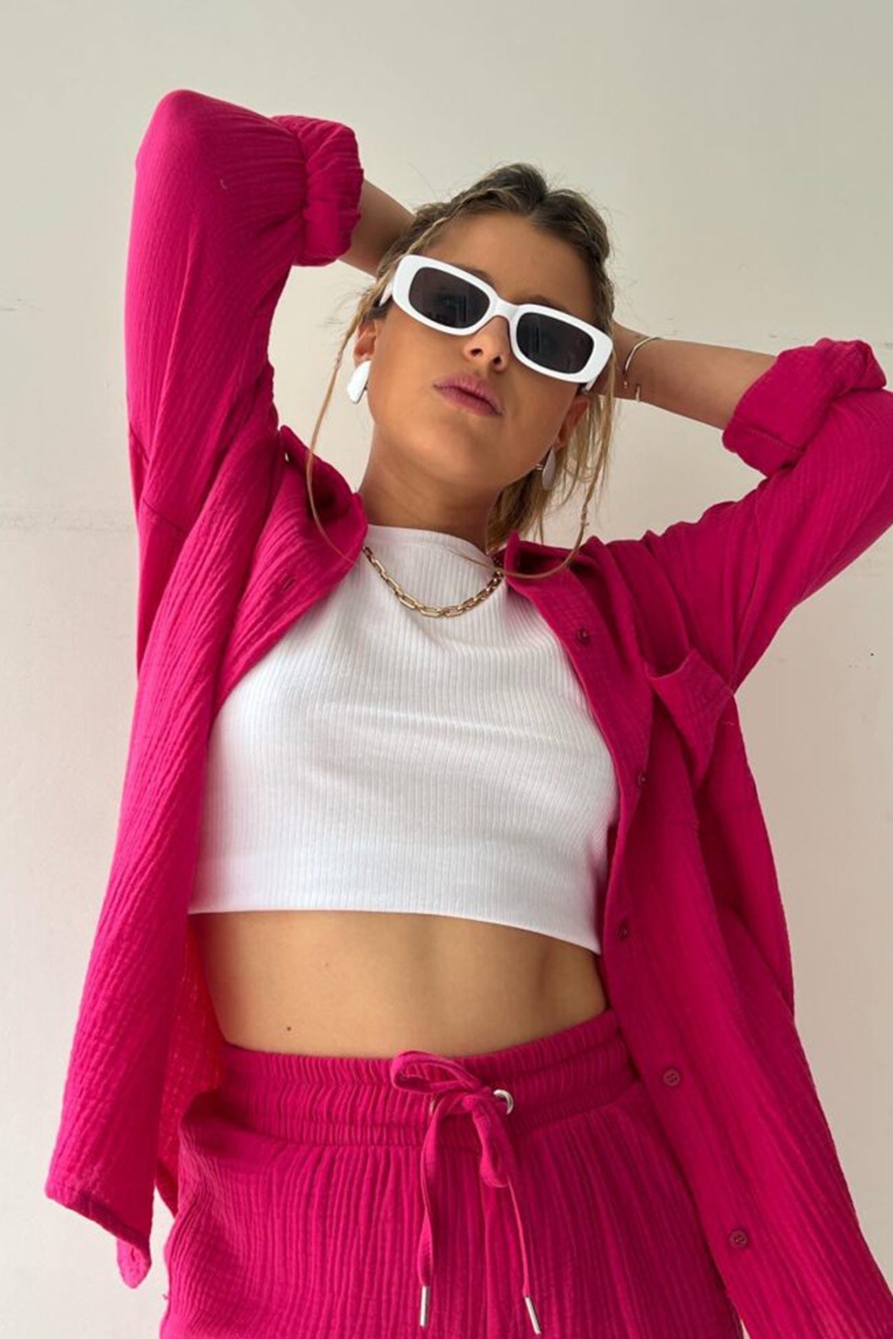 Keren - Slim fit damska koszulka z długim rękawem i pasujące szorty