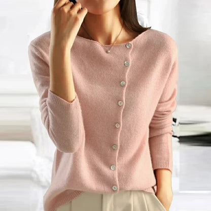Zuri - Elegancki sweter z modną plisą guzikową
