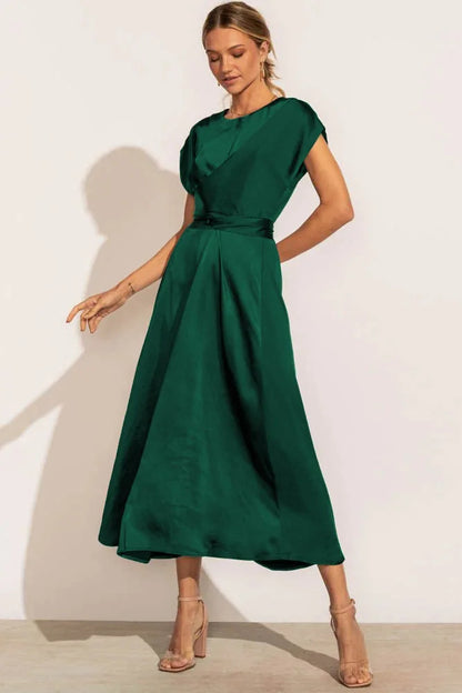 Evangeline - Elegancka sukienka na imprezę z satynowego jedwabiu