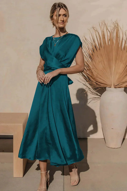 Evangeline - Elegancka sukienka na imprezę z satynowego jedwabiu