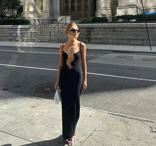 Adelaide - Sukienka na ramiączkach z dekoltem w szpic