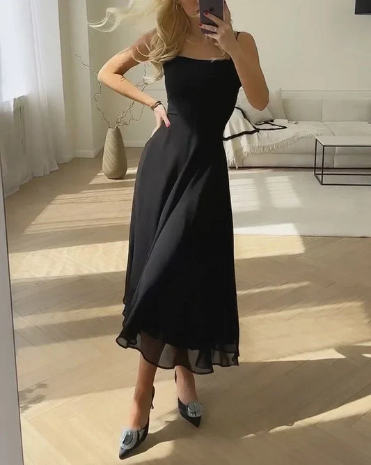Sadella - Elegancka sukienka z woalu z kwadratowym kołnierzykiem w jednolitym kolorze