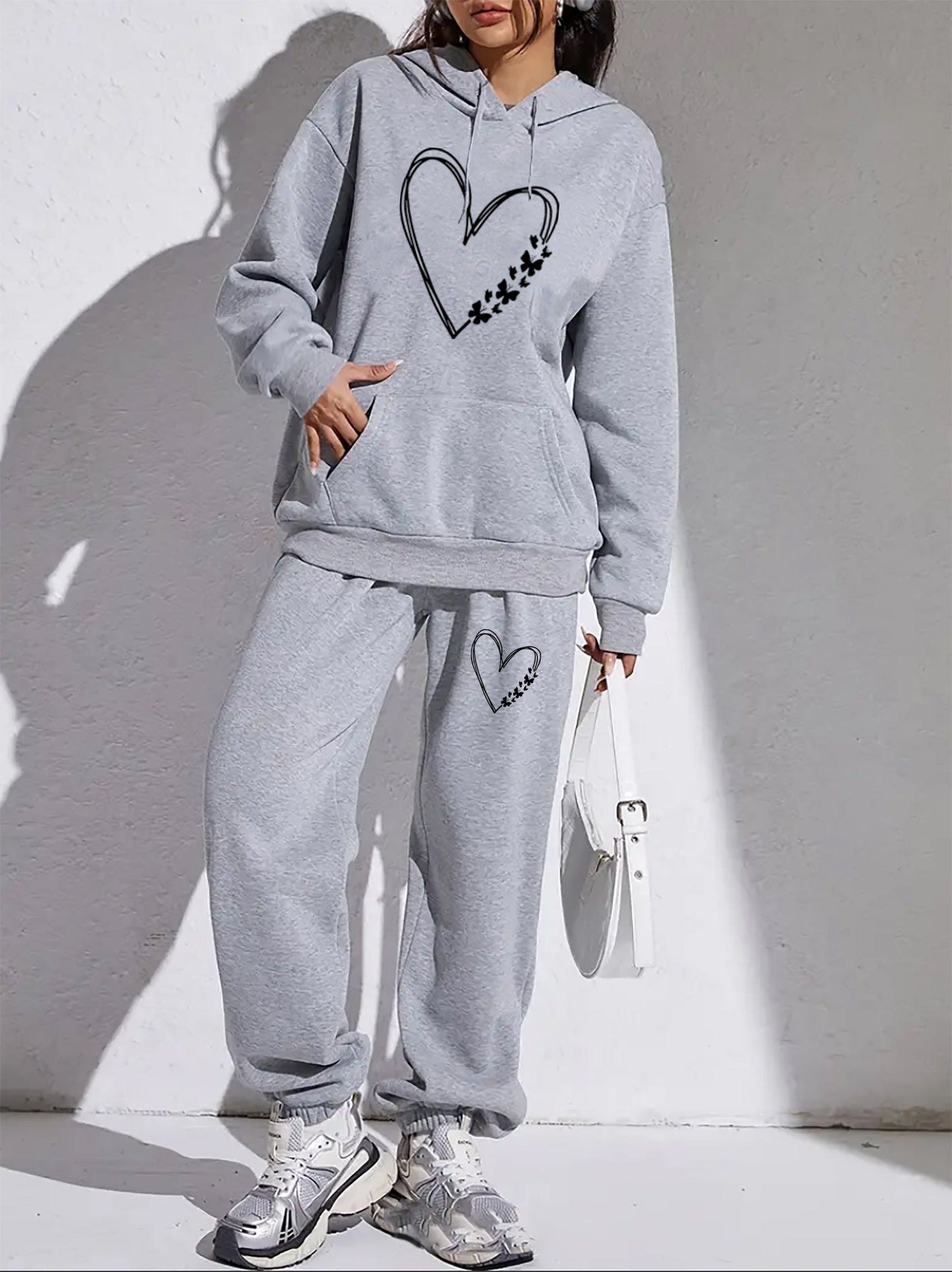 Shanna | Modna bluza z kapturem i spodnie dresowe Love - idealne na jesień/zimę