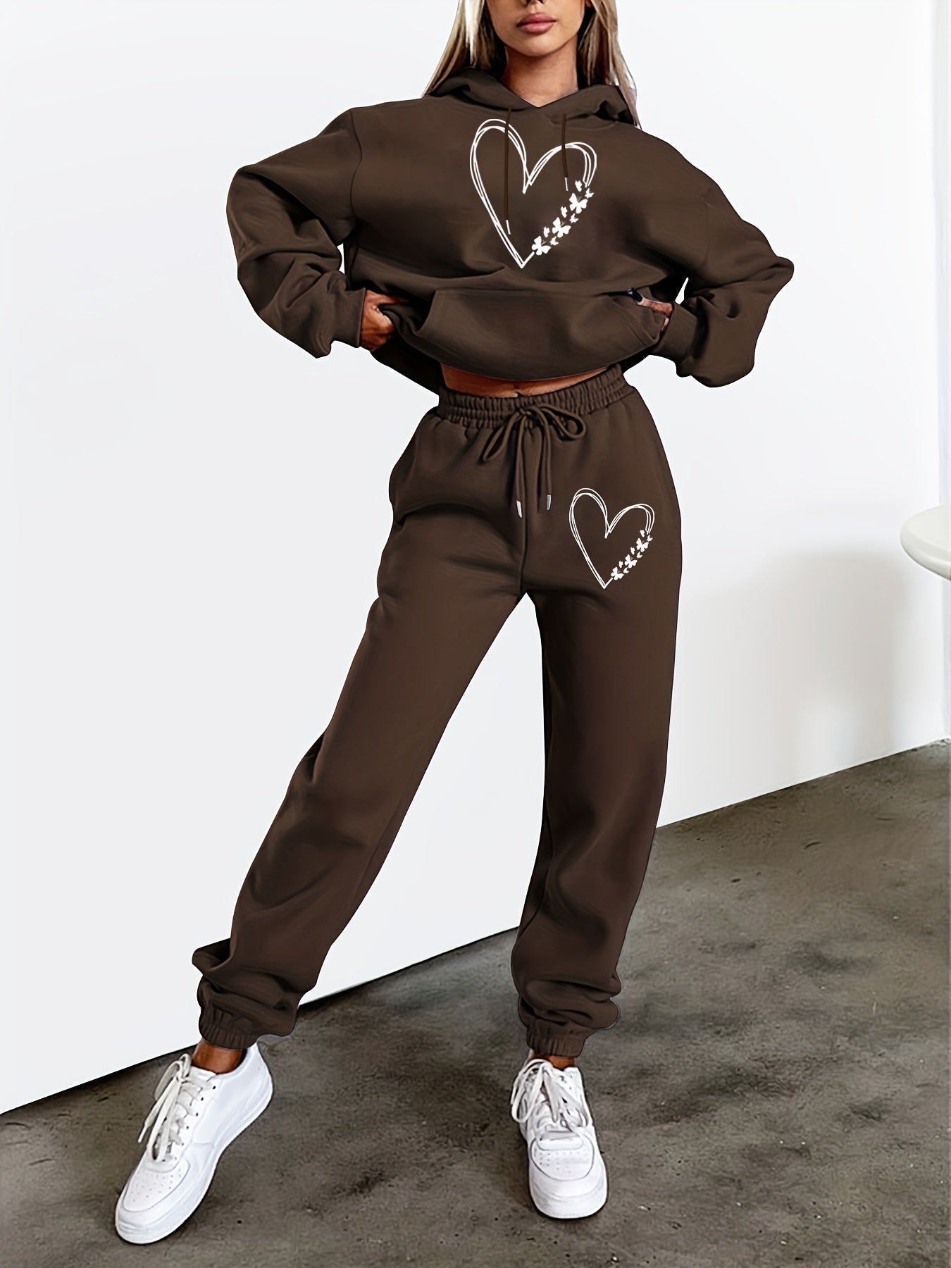 Shanna | Modna bluza z kapturem i spodnie dresowe Love - idealne na jesień/zimę